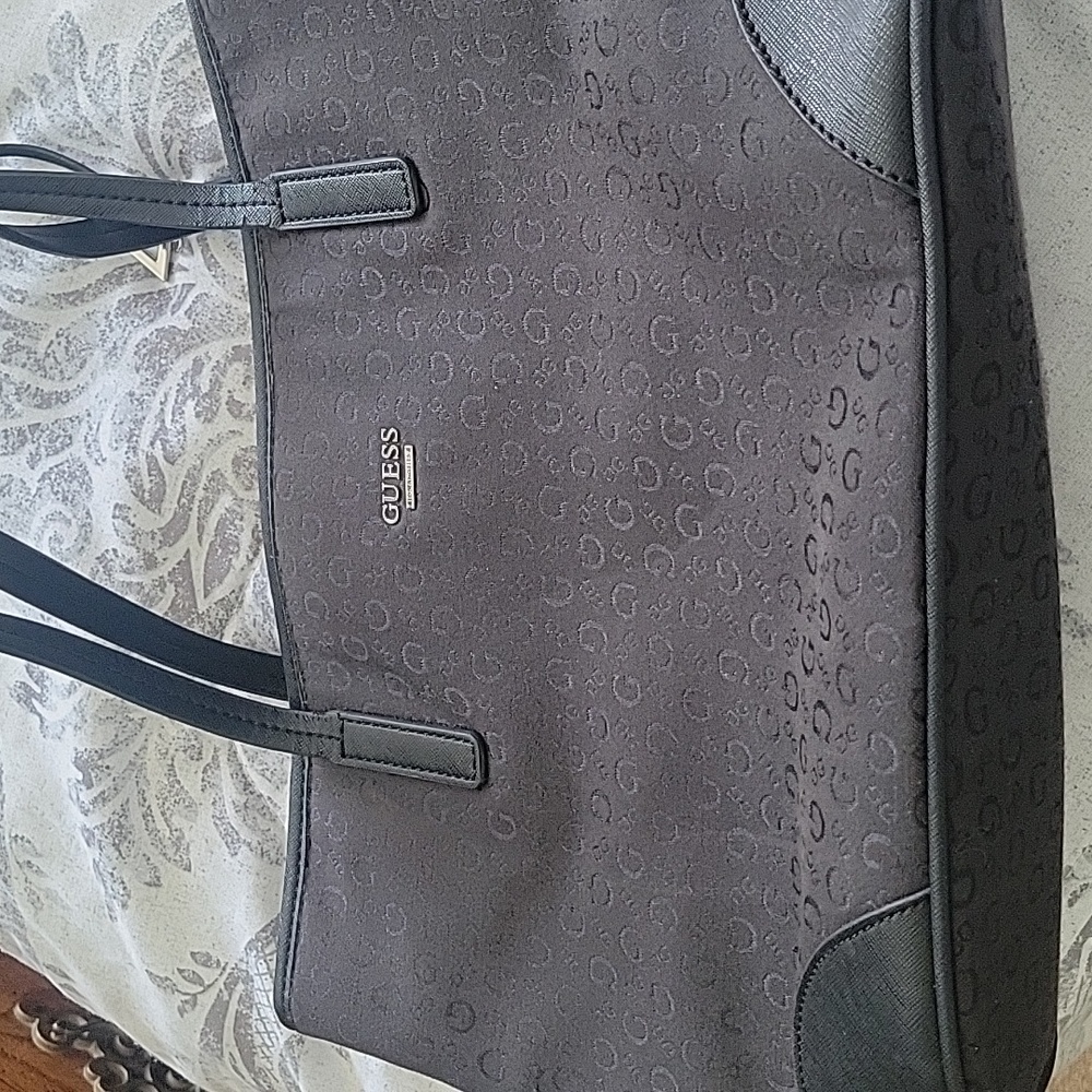 Black guess tote bag excellent condition used a few times